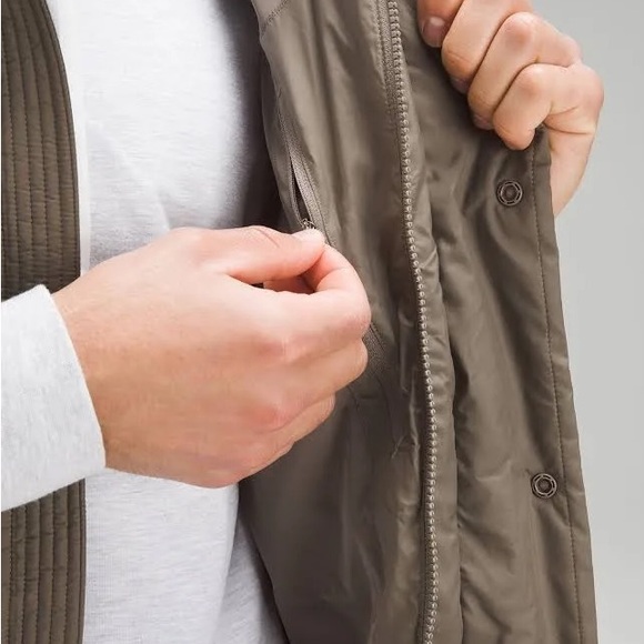 lululemon athletica Men's Wunder Puff 600-Down-Fill Vest - Picture 4 of 9